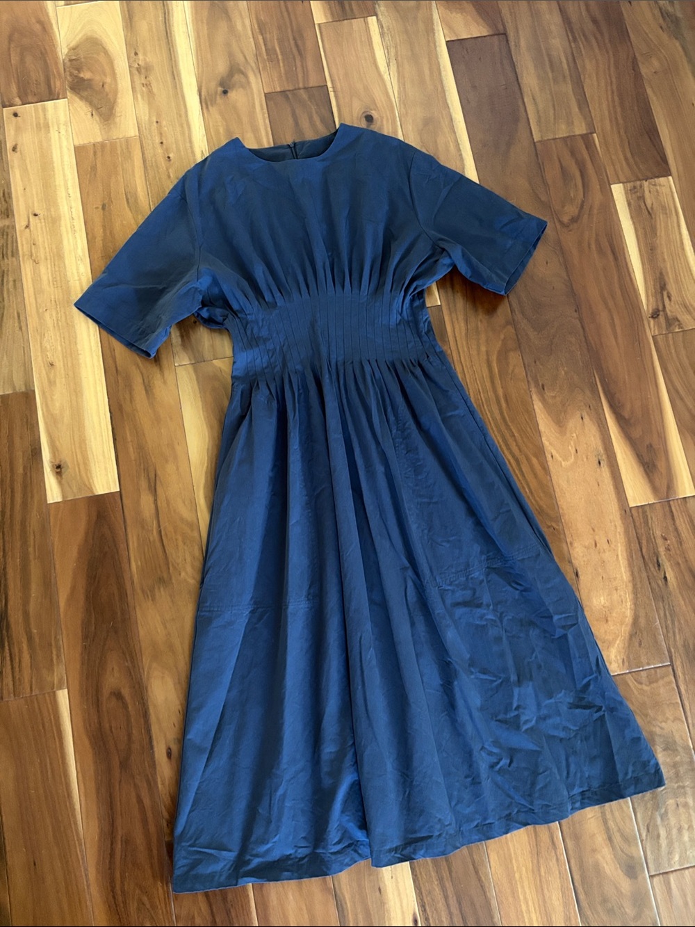 GigiO Navy Pintuck Waist Midi Dress Size Large - Picture 6 of 9